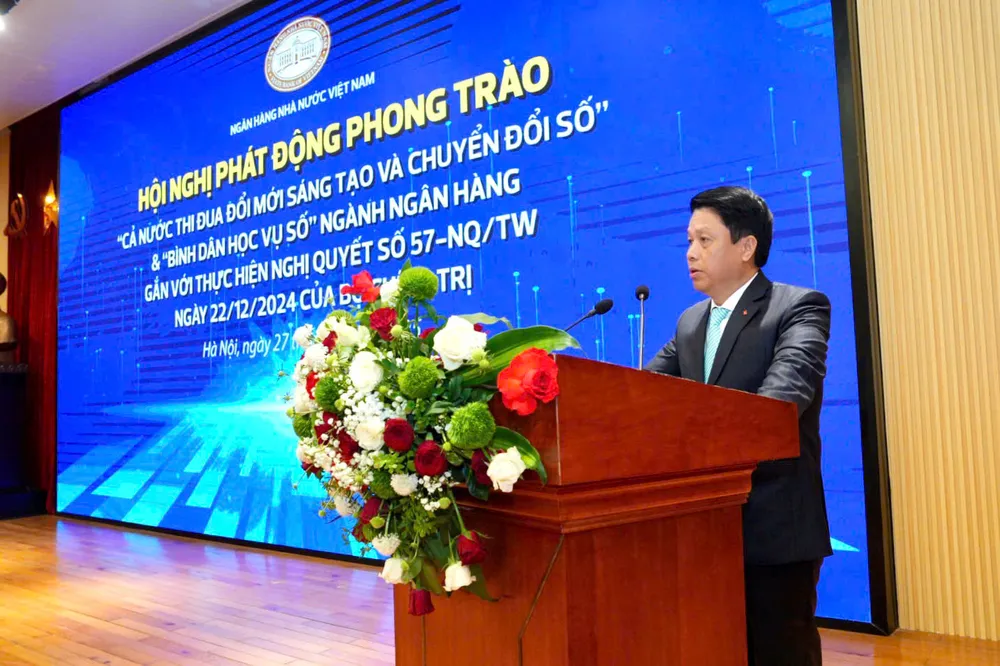 รองผู้ว่าการธนาคารแห่งรัฐเวียดนาม Pham Tien Dung กล่าวสุนทรพจน์ในงานประชุมเมื่อเช้าวันที่ 27 พฤษภาคม z6642772001270_385ae9a54fcbcd9e95743114daf9475e.jpg