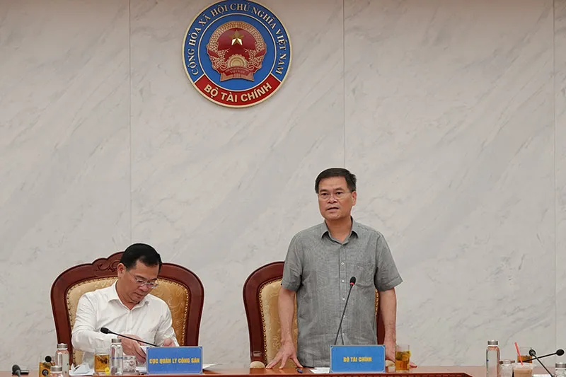 Thứ trưởng Bộ Tài chính Bùi Văn Khắng chủ trì hội nghị BuiVanKhang.jpg