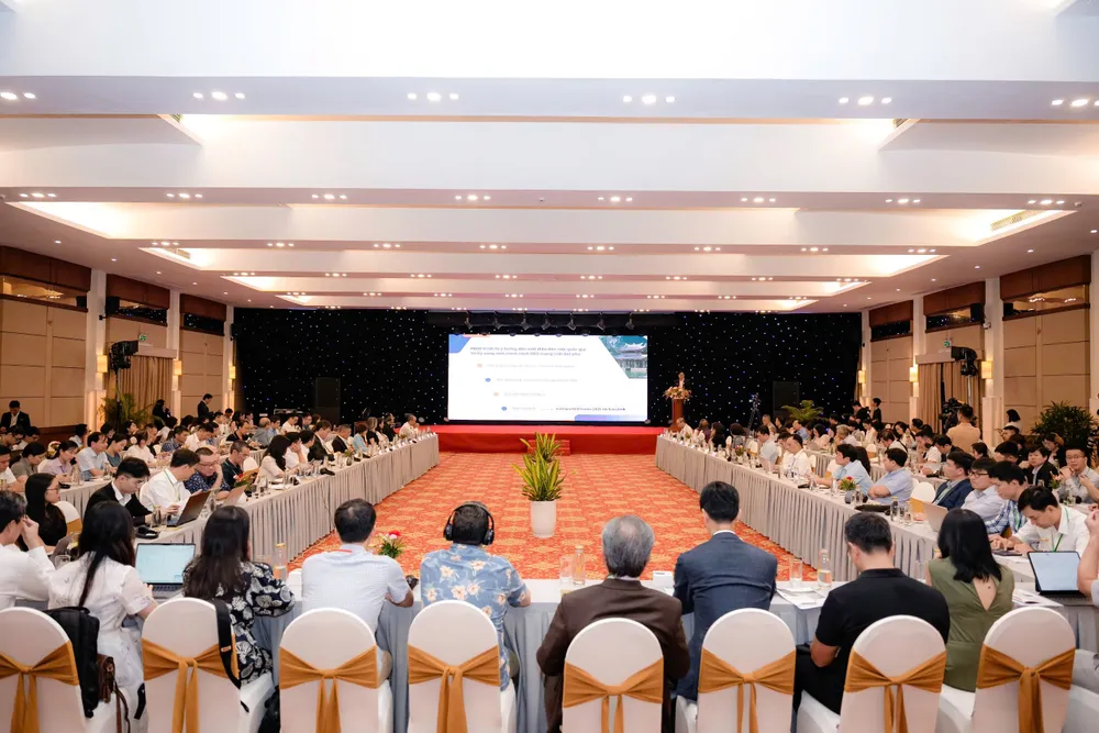 Quang cảnh diễn đàn z6855389284051_ab9e432754353182b83bcb594fdcc302.jpg