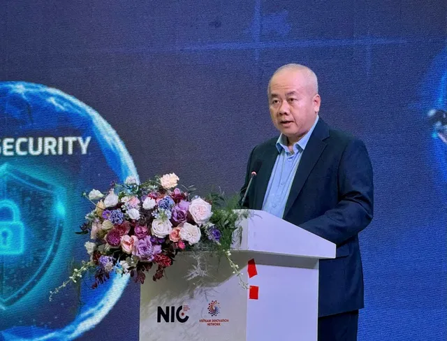 El viceministro de Finanzas, Nguyen Thanh Trung, habla en la ceremonia en la que se anuncia el establecimiento de tres redes de innovación. 1000043283.jpg