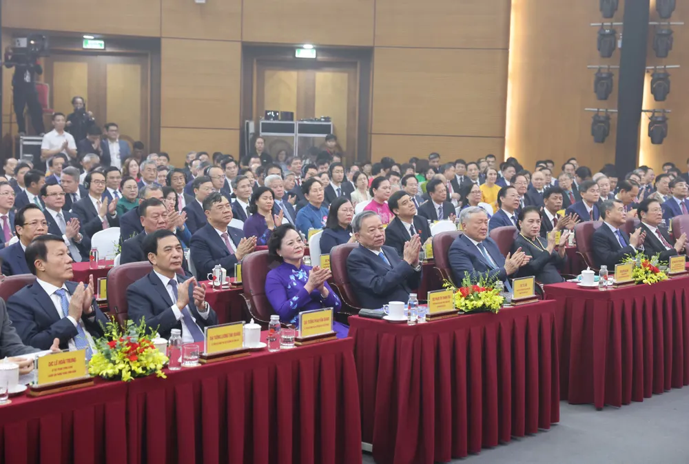 Tổng Bí thư Tô Lâm và các đại biểu dự lễ kỷ niệm 80 năm Ngày thành lập Bộ Nội vụ và Đại hội Thi đua yêu nước 2025-2030, chiều 27-8. Ảnh: QUANG PHÚC z6950081317830_31c6d87ffe26d72874e5de2870a9a2ec.jpg