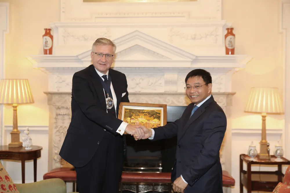Bộ trưởng Bộ Tài chính Nguyễn Văn Thắng và Thị trưởng Khu tài chính London Alastair King 165A1496.jpg