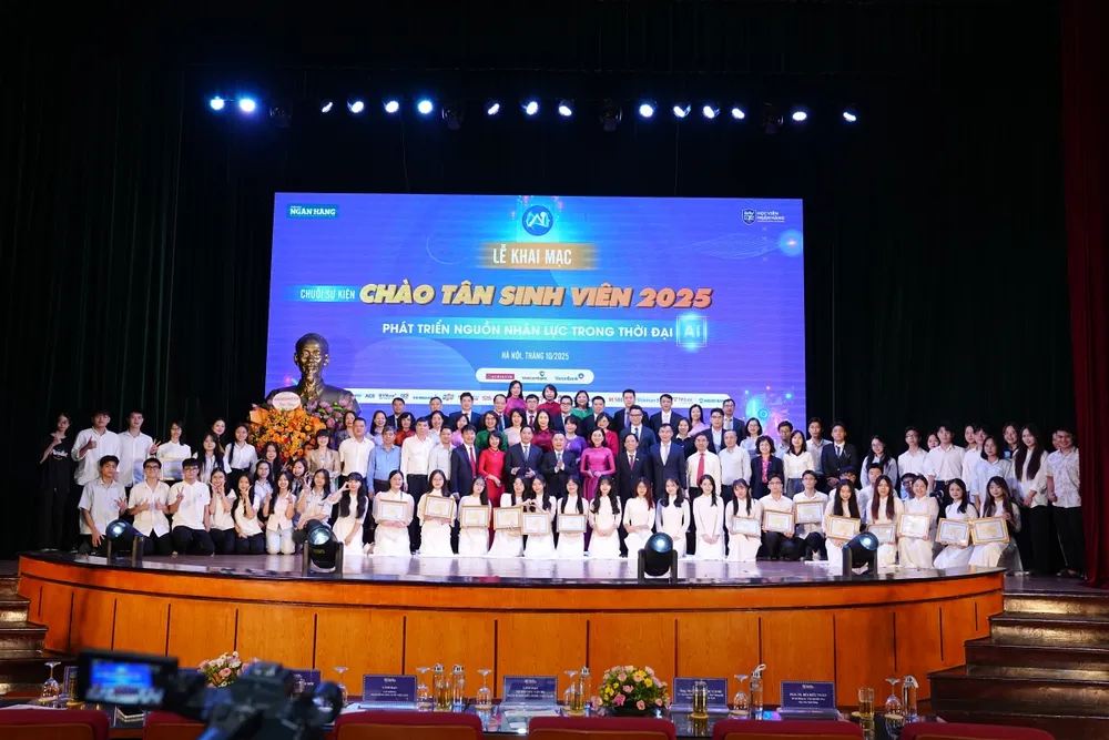 Tọa đàm nằm trong khuôn khổ chuỗi chương trình "Chào tân sinh viên 2025" của Học viện Ngân hàng, sáng 8-10 hmt0177820251007134621.jpg