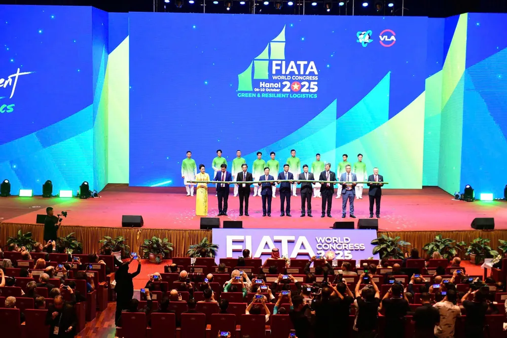 FIATA World Congress 2025 lần đầu tiên tổ chức tại Việt Nam thu hút hơn 1.000 đại biểu đến từ trên 100 quốc gia z7094079852917_6b03ccbb1f1048ed570fbd948e805762.jpg