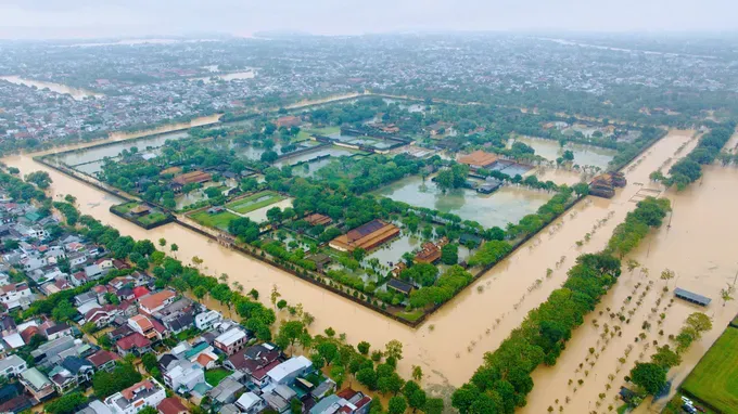 Mưa lũ khiến nhiều công trình di tích thuộc quần thể di tích cố đô Huế ngập sâu. Ảnh: TRẦN THIỆN Mưa lũ khiến nhiều công trình di tích thuộc quần thể di tích cố đô Huế ngập sâu. Ảnh: TRẦN THIỆN