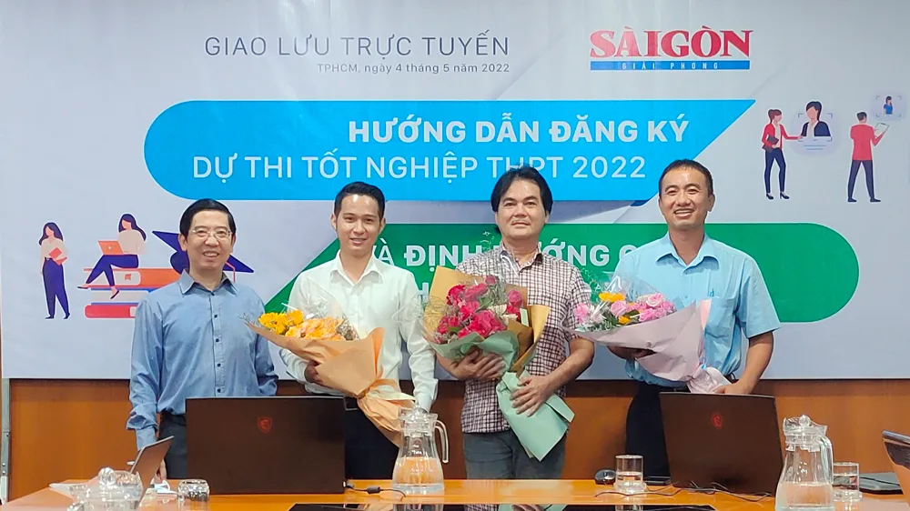 Ngày đầu đăng ký dự thi tốt nghiệp THPT trực tuyến: Thí sinh thận trọng với từng thông tin, lựa chọn ảnh 1