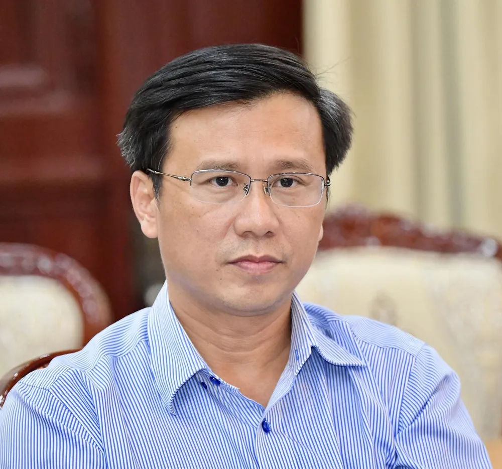 Nghịch lý việc dân tăng, cán bộ giảm ảnh 2