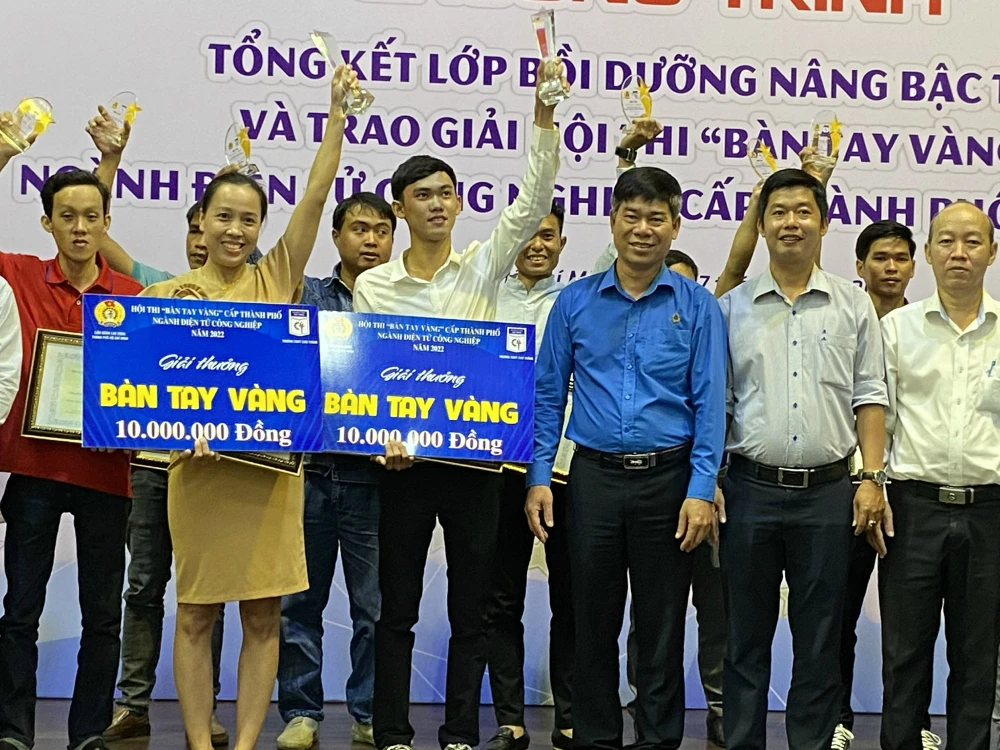 Trao 2 giải “Bàn tay vàng” cấp thành phố