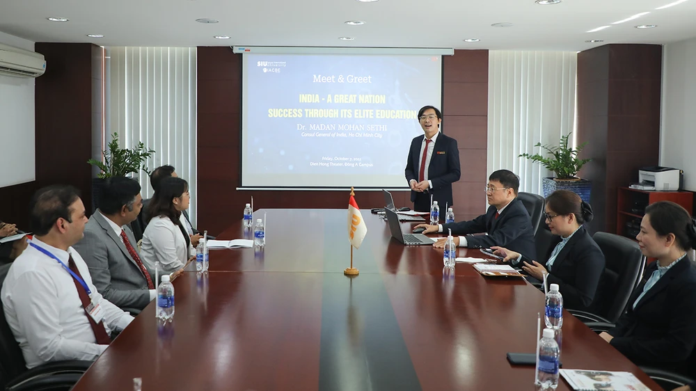 Tổng Lãnh sự Ấn Độ tại TPHCM: Sinh viên phải học thật nhiều và hãy thực hiện tham vọng của chính mình ảnh 1 Tổng Lãnh sự Ấn Độ tại TPHCM: Sinh viên phải học thật nhiều và hãy thực hiện tham vọng của chính mình ảnh 1