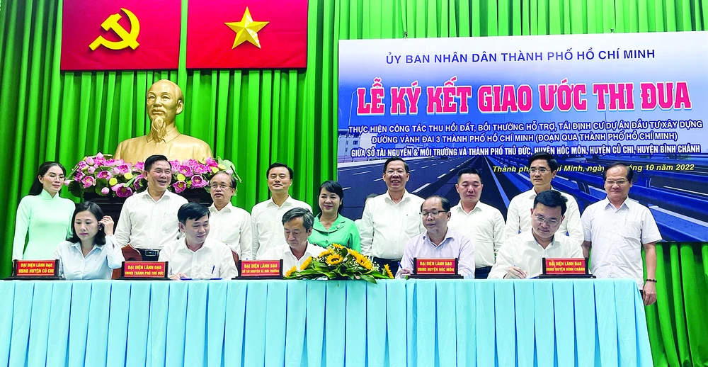 Chủ tịch UBND TPHCM Phan Văn Mãi chứng kiến lễ kết kết