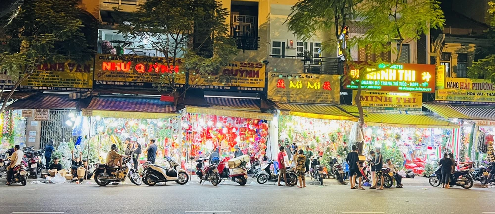 Chợ Lớn có những con phố sống theo mùa ảnh 1 Chợ Lớn có những con phố sống theo mùa ảnh 1