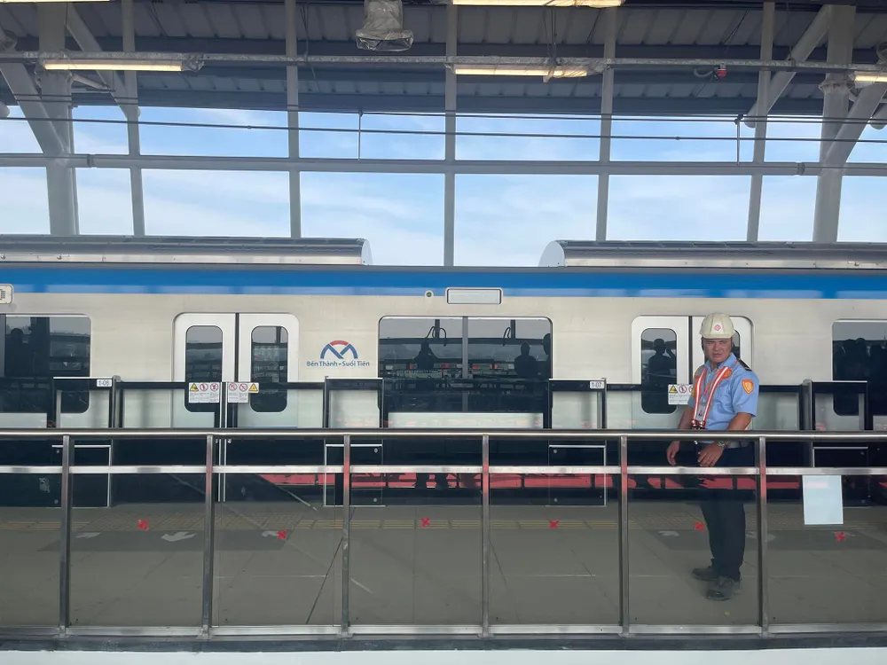 Buổi chạy thử nghiệm đoạn trên cao từ ga Suối Tiên đến ga Bình Thái là một cột mốc quan trọng đối với dự án. Ảnh: THANH HẢI Buổi chạy thử nghiệm đoạn trên cao từ ga Suối Tiên đến ga Bình Thái là một cột mốc quan trọng đối với dự án. Ảnh: THANH HẢI