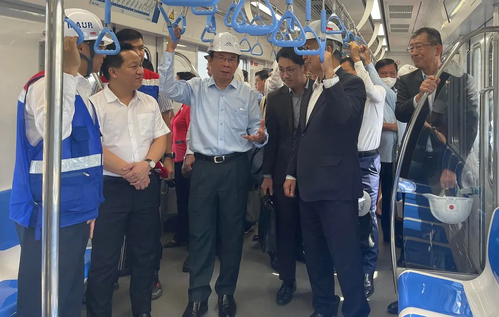 Bí thư Thành ủy TPHCM Nguyễn Văn Nên trực tiếp trải nghiệm trong vận hành thử nghiệm tuyến metro số 1. Ảnh: THANH HẢI Bí thư Thành ủy TPHCM Nguyễn Văn Nên trực tiếp trải nghiệm trong vận hành thử nghiệm tuyến metro số 1. Ảnh: THANH HẢI