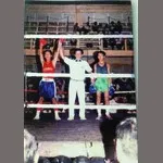 Trận đấu tại giải quyền Anh toàn thành năm 1993 tại sân Tinh Võ, quận 5. Ảnh: NVCC