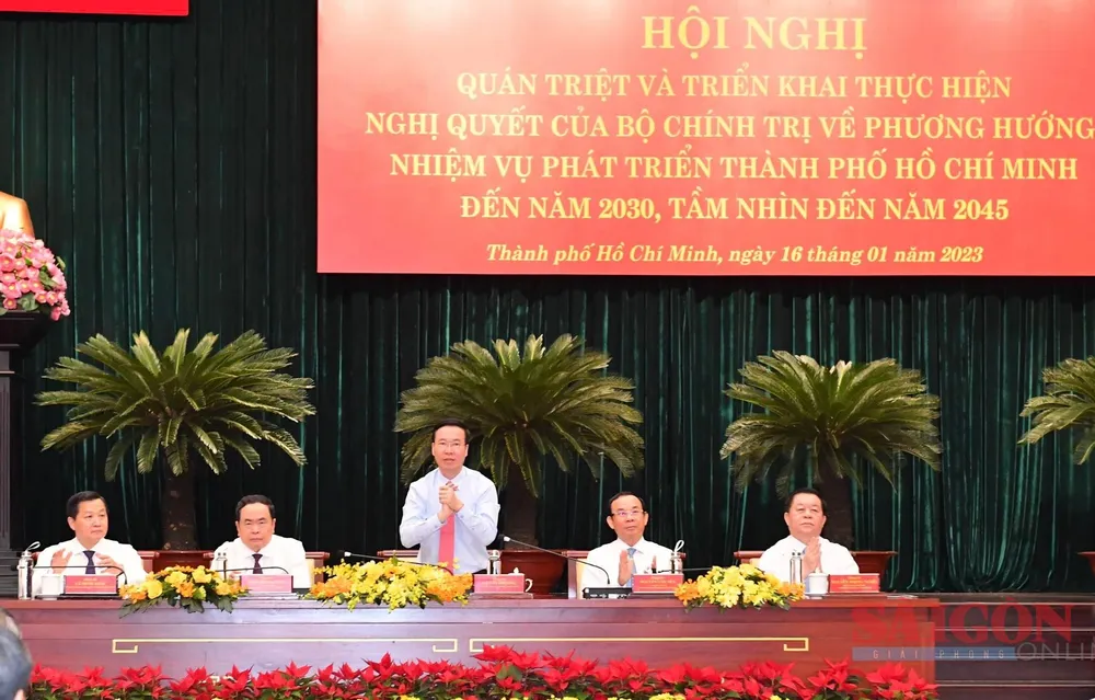 Các đồng chí chủ trì hội nghị sáng 16-1 tại Hội trường TPHCM. Ảnh: VIỆT DŨNG Các đồng chí chủ trì hội nghị sáng 16-1 tại Hội trường TPHCM. Ảnh: VIỆT DŨNG