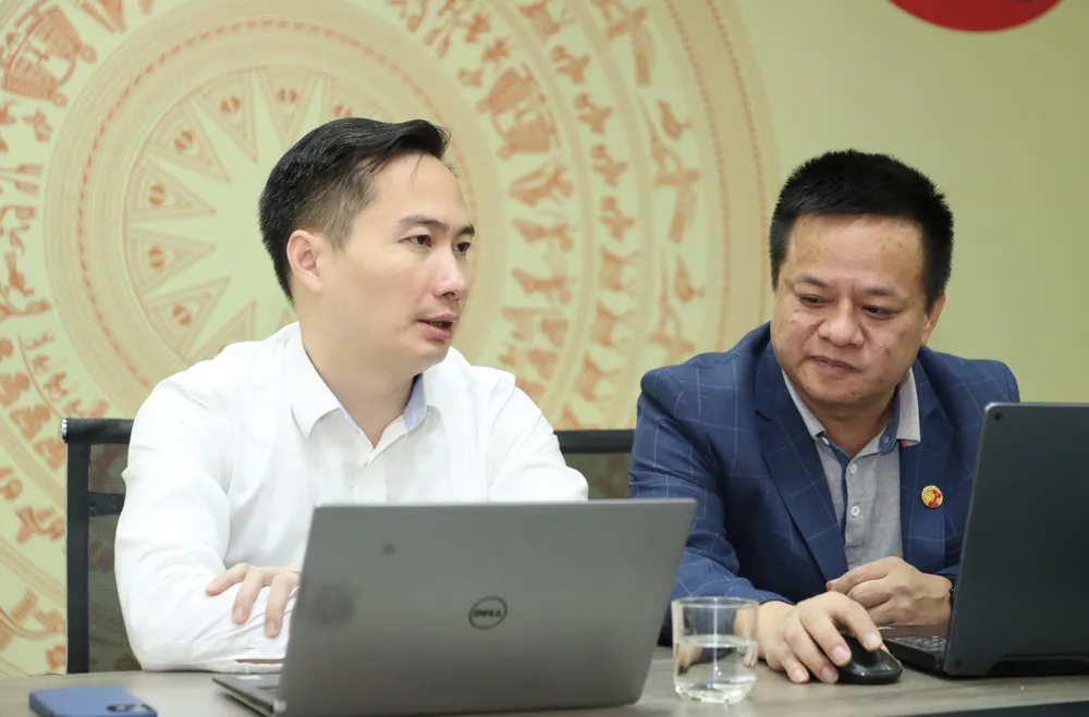 Ông Nguyễn Thiện Nghĩa trao đổi cùng đại diện Báo SGGP về dư địa xuất khẩu công nghệ số của Việt Nam. Ảnh: QUANG PHÚC Ông Nguyễn Thiện Nghĩa trao đổi cùng đại diện Báo SGGP về dư địa xuất khẩu công nghệ số của Việt Nam. Ảnh: QUANG PHÚC