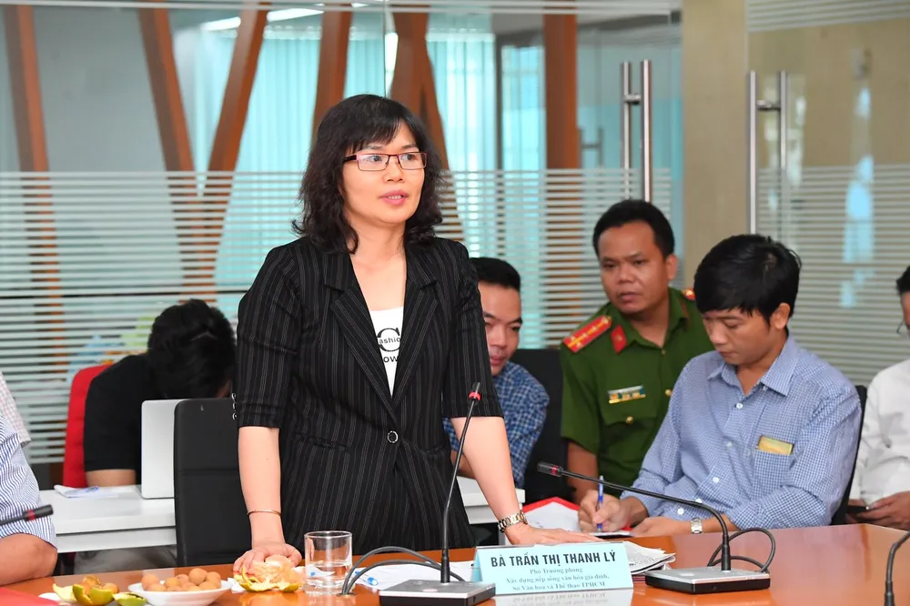 Bà Trần Thị Thanh Lý, Phó Trưởng phòng Xây dựng nếp sống văn hóa và gia đình (Sở VH-TT TPHCM): Chúng tôi chia sẻ trước những khó khăn của doanh nghiệp kinh doanh dịch vụ karaoke. Ảnh: VIỆT DŨNG Bà Trần Thị Thanh Lý, Phó Trưởng phòng Xây dựng nếp sống văn hóa và gia đình (Sở VH-TT TPHCM): Chúng tôi chia sẻ trước những khó khăn của doanh nghiệp kinh doanh dịch vụ karaoke. Ảnh: VIỆT DŨNG