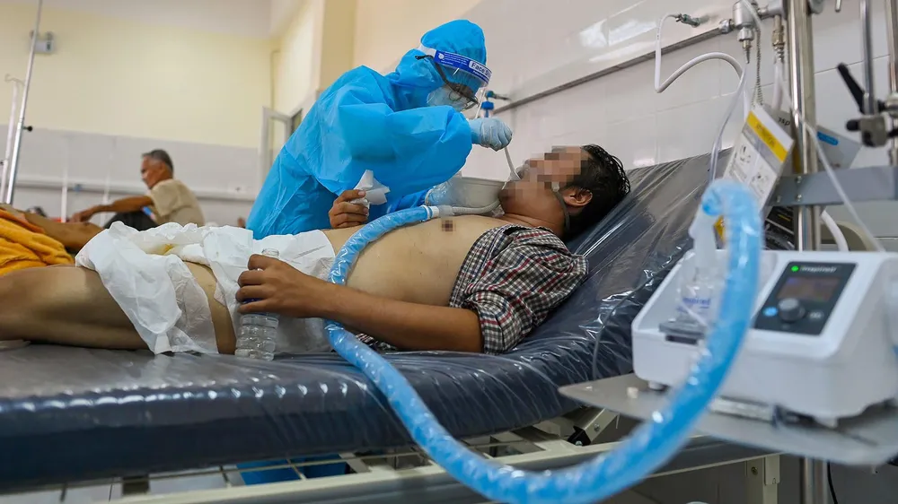 Bệnh nhân Covid-19 nặng phải thở máy đang tăng lên