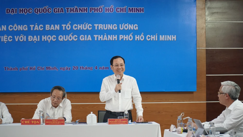 Phó Bí thư Thành ủy TPHCM Nguyễn Văn Hiếu tại buổi làm việc. Ảnh: HOÀI CHUNG