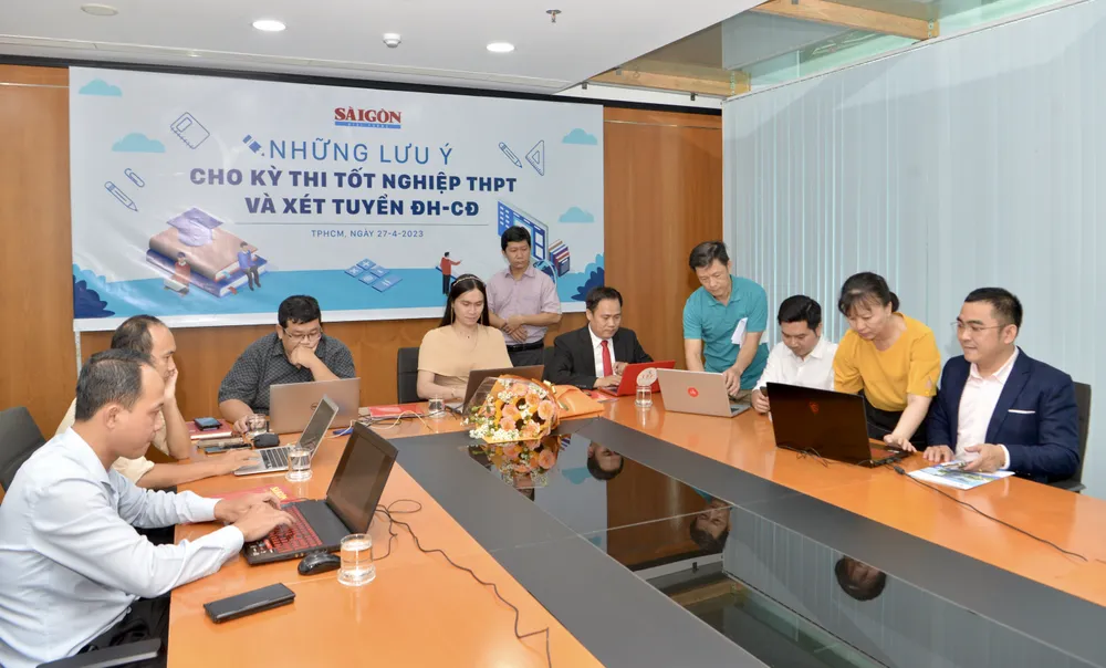 Quang cảnh buổi giao lưu trực tuyến "Những lưu ý cho kỳ thi tốt nghiệp THPT và xét tuyển ĐH-CĐ". Ảnh: CAO THĂNG Quang cảnh buổi giao lưu trực tuyến "Những lưu ý cho kỳ thi tốt nghiệp THPT và xét tuyển ĐH-CĐ". Ảnh: CAO THĂNG