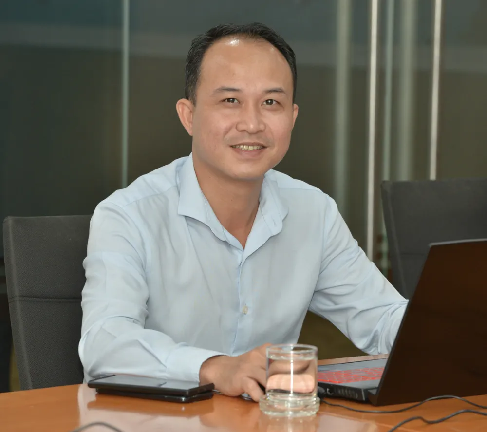 Ông Nguyễn Đỗ Tùng tư vấn cho thí sinh tại Báo SGGP. Ảnh: CAO THĂNG Ông Nguyễn Đỗ Tùng tư vấn cho thí sinh tại Báo SGGP. Ảnh: CAO THĂNG