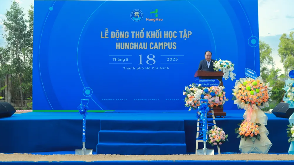 PGS.TS. Nguyễn Minh Đức, Hiệu trưởng Trường Đại học Văn Hiến phát biểu trong buổi lễ PGS.TS. Nguyễn Minh Đức, Hiệu trưởng Trường Đại học Văn Hiến phát biểu trong buổi lễ