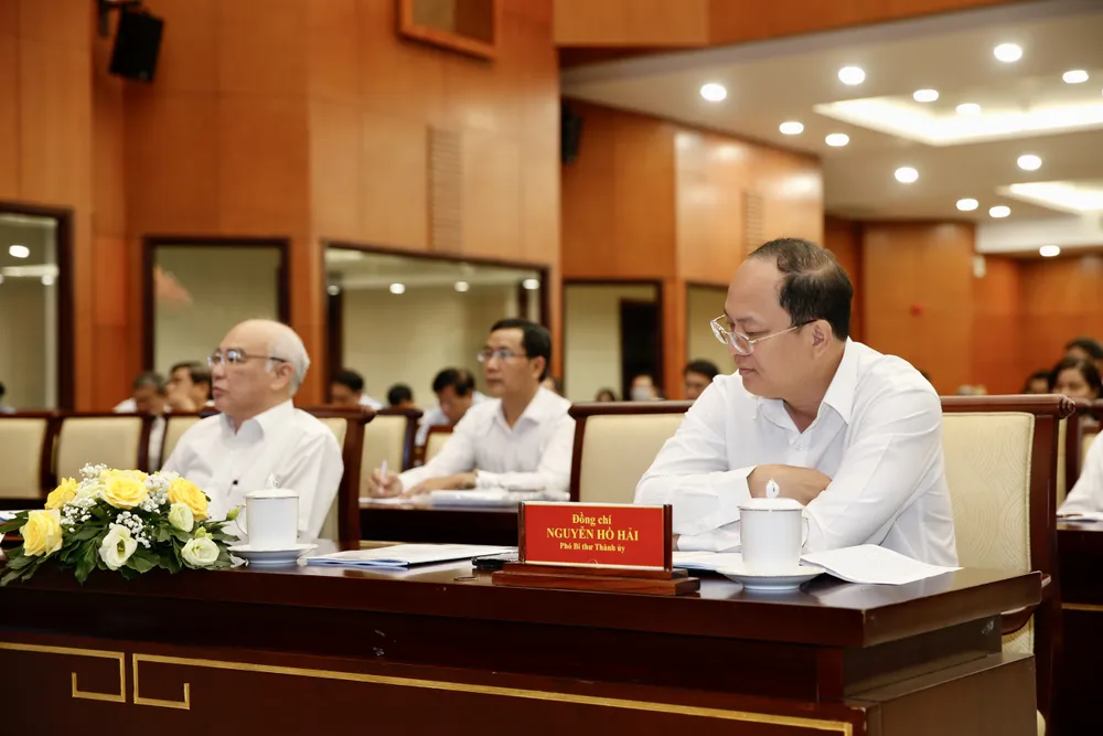 Các đồng chí Nguyễn Hồ Hải, Phó Bí thư Thành ủy TPHCM; Phan Nguyễn Như Khuê, Ủy viên Thường vụ, Trưởng Ban Tuyên giáo Thành ủy TPHCM, tham dự hội nghị. Ảnh: HOÀNG HÙNG