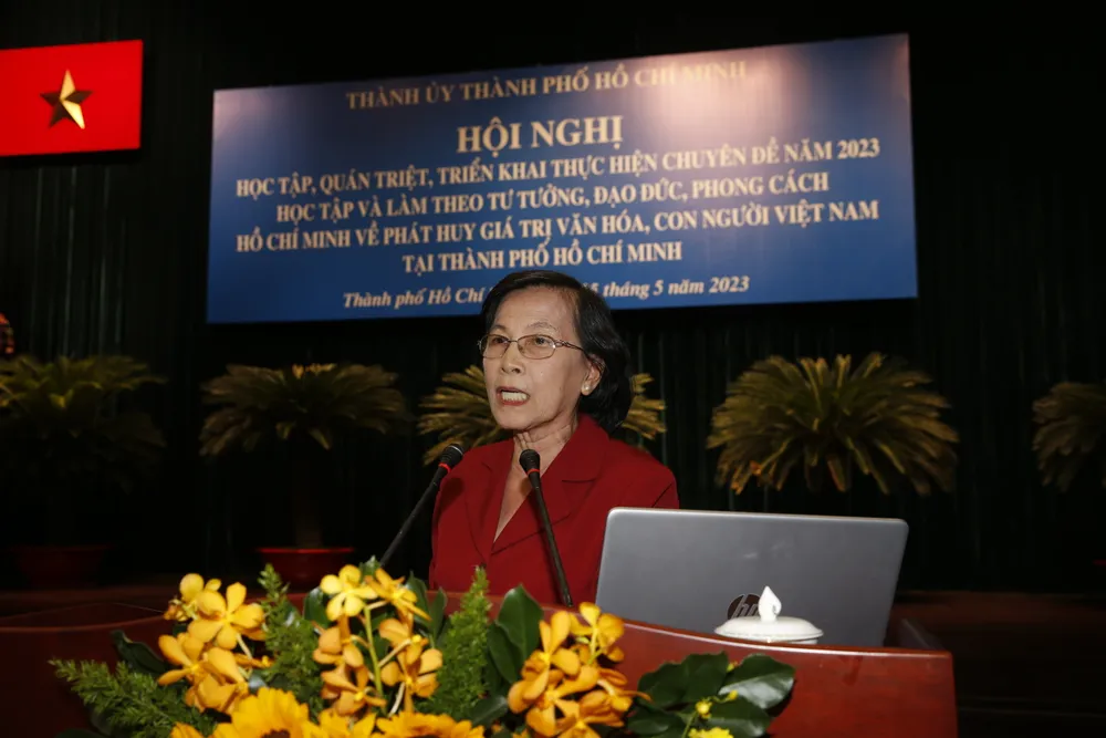 Đồng chí Phạm Phương Thảo đặt câu hỏi: "Đâu là giá trị tốt đẹp của con người TPHCM cần phát huy, hạn chế nào cần khắc phục?". Ảnh: HOÀNG HÙNG Đồng chí Phạm Phương Thảo đặt câu hỏi: "Đâu là giá trị tốt đẹp của con người TPHCM cần phát huy, hạn chế nào cần khắc phục?". Ảnh: HOÀNG HÙNG