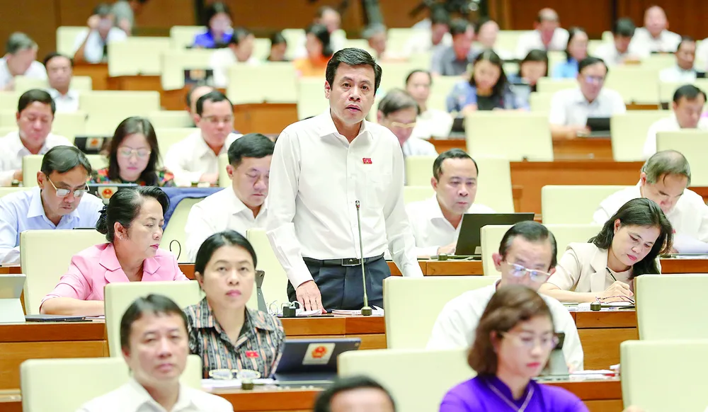 Đại biểu Trần Anh Tuấn (TPHCM) phát biểu tại phiên thảo luận. Ảnh: QUANG PHÚC Đại biểu Trần Anh Tuấn (TPHCM) phát biểu tại phiên thảo luận. Ảnh: QUANG PHÚC