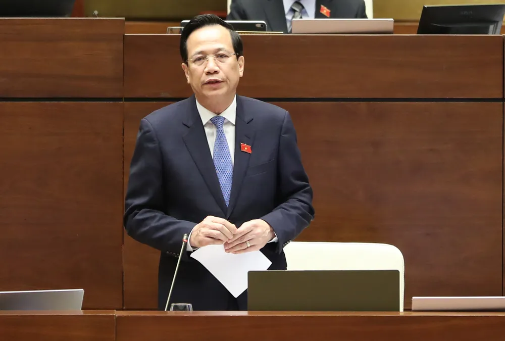 Bộ trưởng Bộ Lao động - Thương binh và Xã hội Đào Ngọc Dung trả lời chất vấn. Ảnh: QUANG PHÚC Bộ trưởng Bộ Lao động - Thương binh và Xã hội Đào Ngọc Dung trả lời chất vấn. Ảnh: QUANG PHÚC