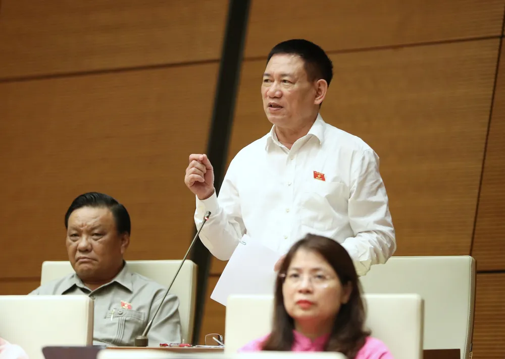 Bộ trưởng Bộ Tài chính Hồ Đức Phớc trả lời các vấn đề đại biểu quan tâm. Ảnh: QUANG PHÚC Bộ trưởng Bộ Tài chính Hồ Đức Phớc trả lời các vấn đề đại biểu quan tâm. Ảnh: QUANG PHÚC