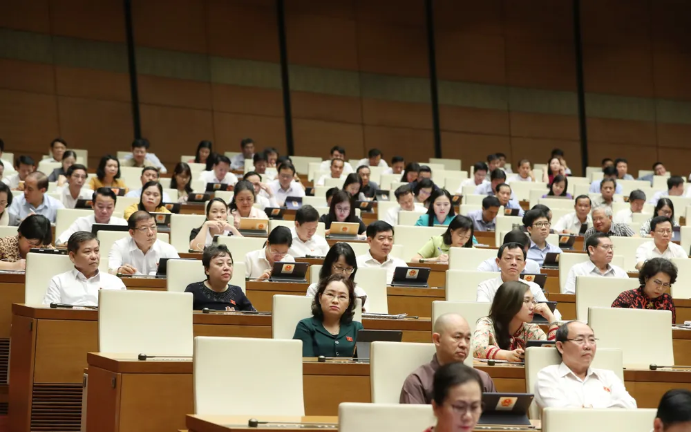 Quang cảnh buổi chất vấn sáng 8-6. Ảnh: QUANG PHÚC