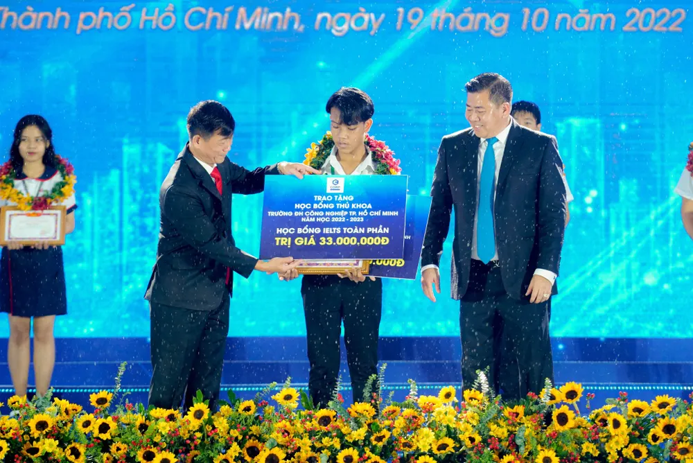 IUH dành quỹ học bổng khoảng 50 tỷ đồng mỗi năm để trao học bổng khuyến tài, hỗ trợ sinh viên khó khăn... IUH dành quỹ học bổng khoảng 50 tỷ đồng mỗi năm để trao học bổng khuyến tài, hỗ trợ sinh viên khó khăn...