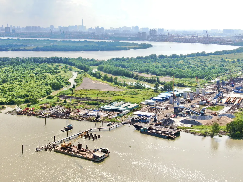 Cầu Nhơn Trạch dài 2,6km, nối TP Thủ Đức (TPHCM) sang huyện Nhơn Trạch (Đồng Nai), là cầu lớn nhất dự án đường Vành đai 3 - TPHCM với tổng vốn đầu tư hơn 1.800 tỷ đồng. Sau 8 tháng khởi công, cầu Nhơn Trạch đạt khoảng 30% tiến độ Cầu Nhơn Trạch dài 2,6km, nối TP Thủ Đức (TPHCM) sang huyện Nhơn Trạch (Đồng Nai), là cầu lớn nhất dự án đường Vành đai 3 - TPHCM với tổng vốn đầu tư hơn 1.800 tỷ đồng. Sau 8 tháng khởi công, cầu Nhơn Trạch đạt khoảng 30% tiến độ