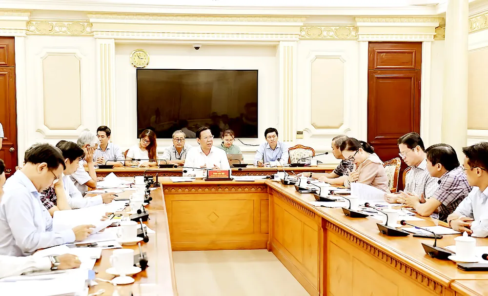 Hội đồng Giải thưởng sáng tạo TPHCM lần thứ 3 họp, nghe báo cáo tiến độ công tác chấm giải tại các lĩnh vực; cho ý kiến đánh giá về các hồ sơ được xét chọn theo đề xuất của các cơ quan phụ trách, ngày 13-7. Ảnh: VIỆT DŨNG Hội đồng Giải thưởng sáng tạo TPHCM lần thứ 3 họp, nghe báo cáo tiến độ công tác chấm giải tại các lĩnh vực; cho ý kiến đánh giá về các hồ sơ được xét chọn theo đề xuất của các cơ quan phụ trách, ngày 13-7. Ảnh: VIỆT DŨNG