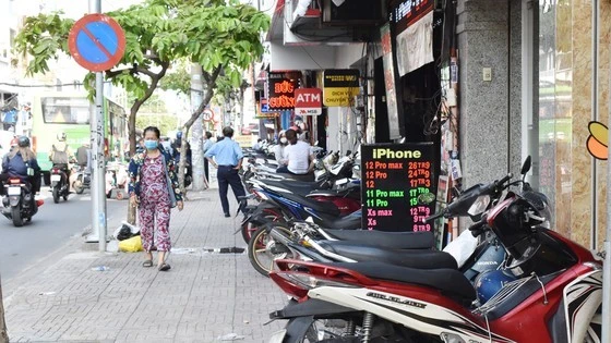 Công khai trong công tác thu và sử dụng phí lòng đường, vỉa hè