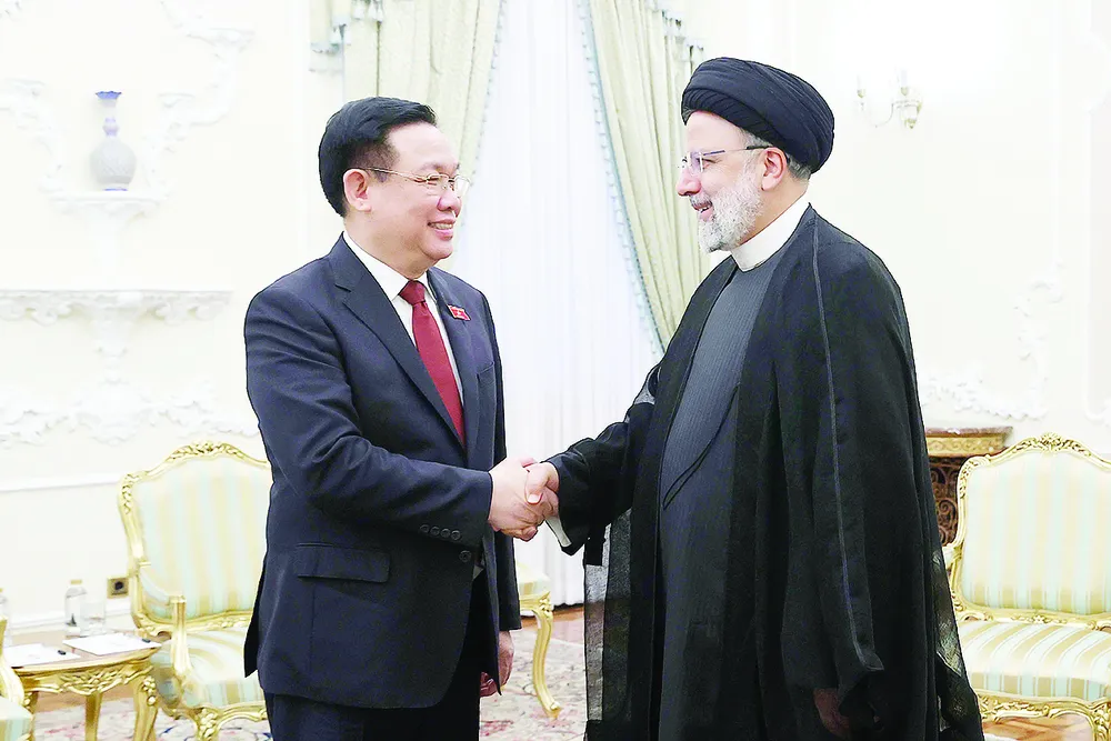 Chủ tịch Quốc hội Vương Đình Huệ hội kiến Tổng thống Iran Ebrahim Raisi. Ảnh: TTXVN