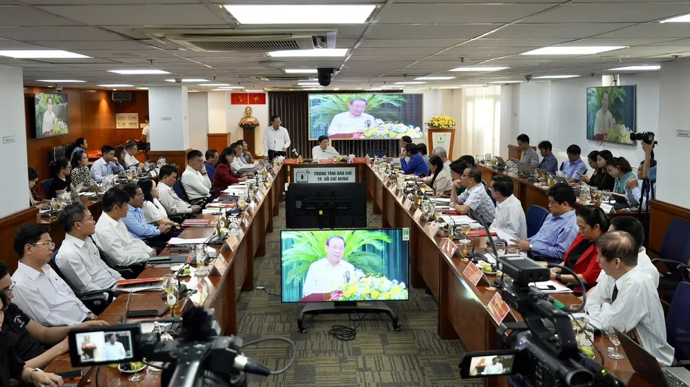 Quang cảnh tọa đàm. Ảnh: HOÀNG HÙNG Quang cảnh tọa đàm. Ảnh: HOÀNG HÙNG