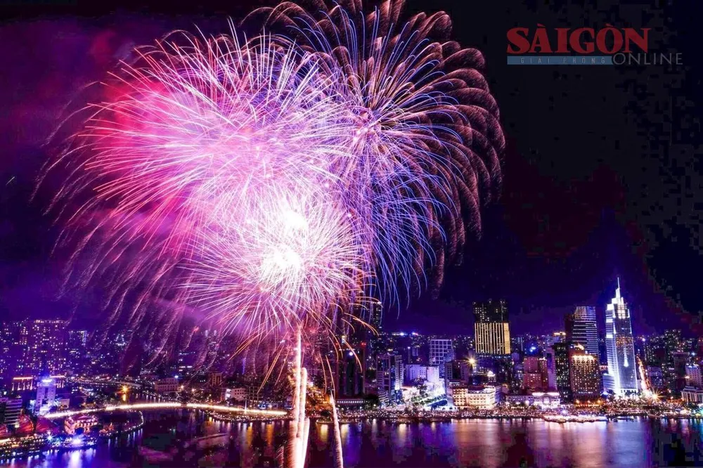 Pháo hoa rực rỡ cả một góc trung tâm TPHCM, tối 2-9-2023 Pháo hoa rực rỡ cả một góc trung tâm TPHCM, tối 2-9-2023