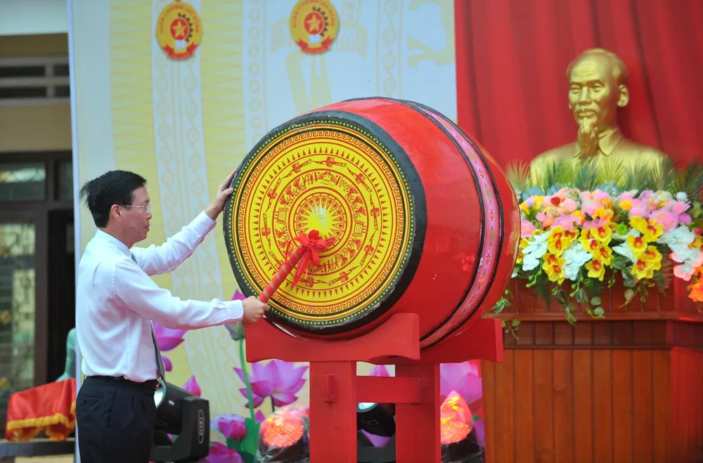 Chủ tịch nước Võ Văn Thưởng đánh trống khai trường
