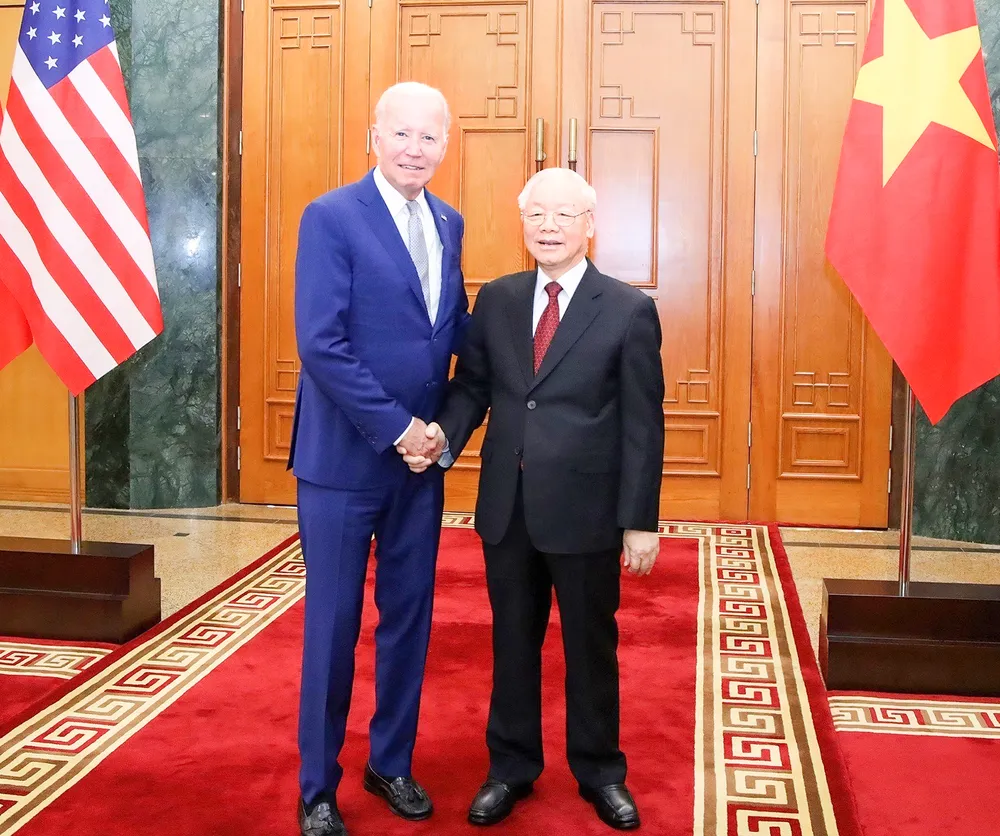 Tổng Bí thư Nguyễn Phú Trọng và Tổng thống Joe Biden chụp ảnh chung trước khi tiến hành hội đàm, chiều 10-9. Ảnh: VIẾT CHUNG Tổng Bí thư Nguyễn Phú Trọng và Tổng thống Joe Biden chụp ảnh chung trước khi tiến hành hội đàm, chiều 10-9. Ảnh: VIẾT CHUNG