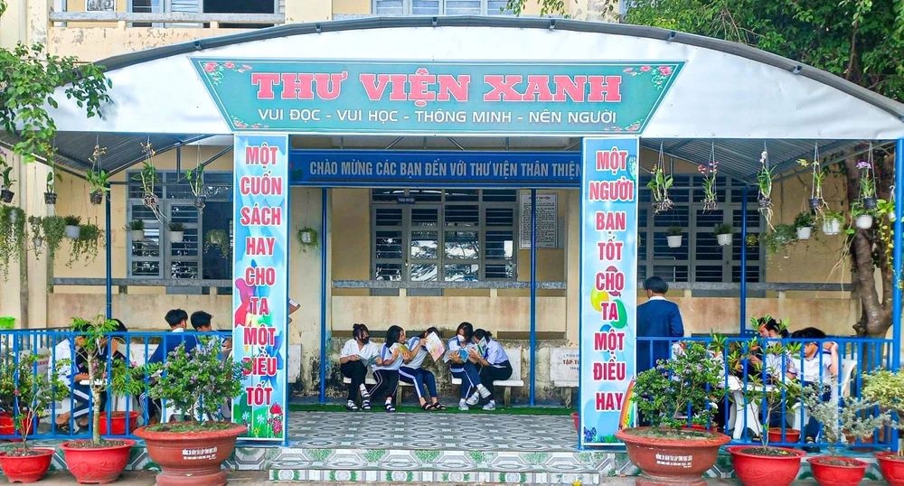 Thư viện xanh tại Trường THPT Ninh Thạnh Lợi (Bạc Liêu) do Báo SGGP tài trợ mở rộng. Ảnh: TẤN THÁI