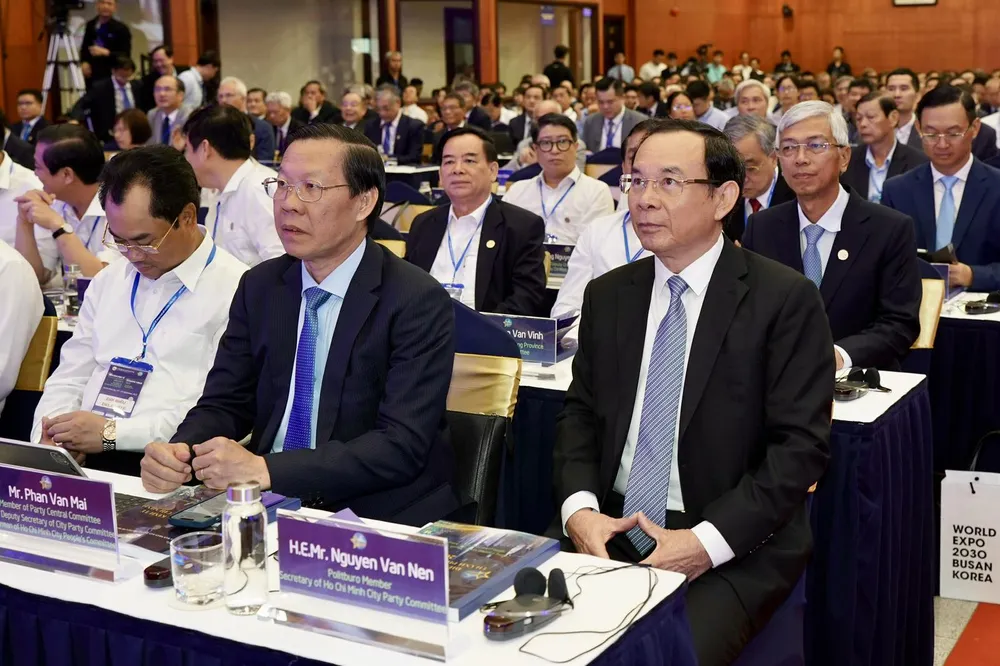 Bí thư Thành ủy TPHCM Nguyễn Văn Nên tham dự phiên khai mạc Diễn đàn Kinh tế TPHCM năm 2023. Ảnh: HOÀNG HÙNG