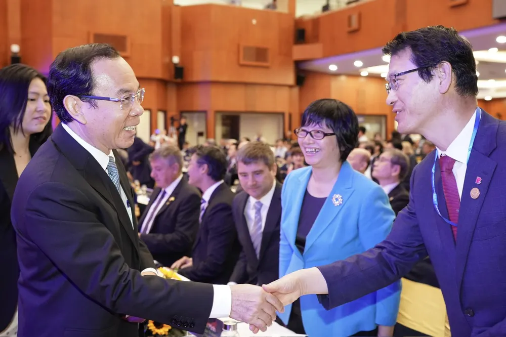 Bí thư Thành ủy TPHCM Nguyễn Văn Nên tham dự phiên khai mạc Diễn đàn Kinh tế TPHCM năm 2023. Ảnh: HOÀNG HÙNG