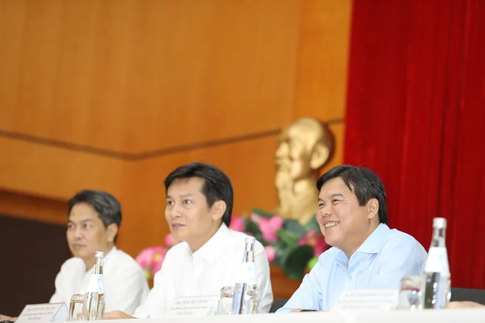 Đại diện Ban tổ chức chương trình trả lời câu hỏi của các báo đài. Ảnh: DŨNG PHƯƠNG Đại diện Ban tổ chức chương trình trả lời câu hỏi của các báo đài. Ảnh: DŨNG PHƯƠNG