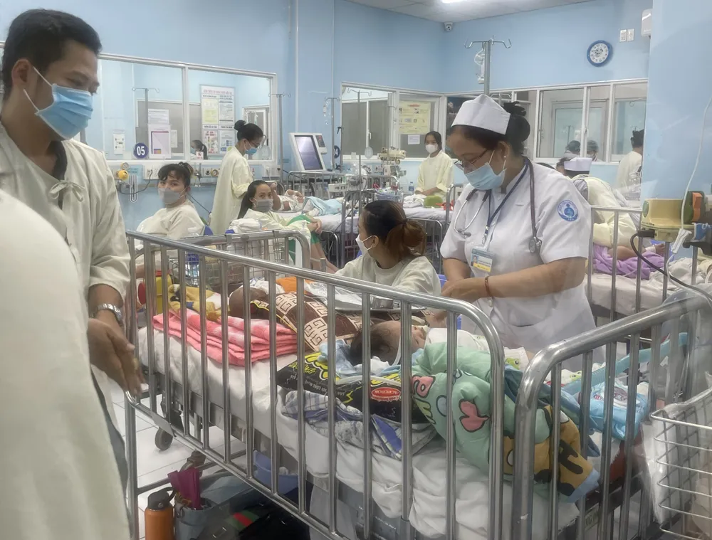 Bệnh nhi mắc bệnh về đường hô hấp nhập viện điều trị tại Bệnh viện Nhi đồng 1, TPHCM Bệnh nhi mắc bệnh về đường hô hấp nhập viện điều trị tại Bệnh viện Nhi đồng 1, TPHCM