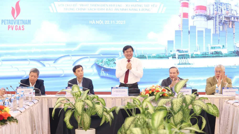 Báo Sài Gòn Giải Phóng chủ trì, phối hợp cùng các bên liên quan tổ chức “Diễn đàn Phát triển thị trường khí Việt Nam” với chủ đề “Phát triển điện khí LNG - Xu hướng tất yếu trong chính sách đảm bảo an ninh năng lượng”. Ảnh: QUANG PHÚC Báo Sài Gòn Giải Phóng chủ trì, phối hợp cùng các bên liên quan tổ chức “Diễn đàn Phát triển thị trường khí Việt Nam” với chủ đề “Phát triển điện khí LNG - Xu hướng tất yếu trong chính sách đảm bảo an ninh năng lượng”. Ảnh: QUANG PHÚC