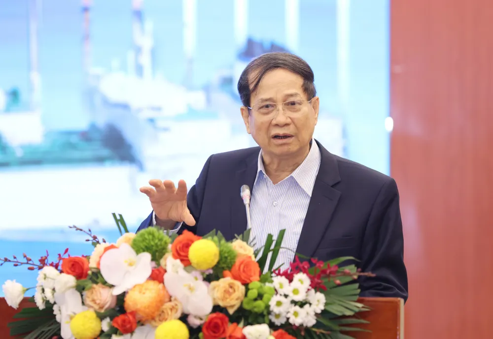 Chuyên gia kinh tế Ngô Trí Long: Bên cạnh tự do hóa giá cả do thị trường quyết định, Nhà nước vẫn phải điều tiết để hài hòa lợi ích giữa doanh nghiệp và người tiêu dùng. Ảnh: QUANG PHÚC Chuyên gia kinh tế Ngô Trí Long: Bên cạnh tự do hóa giá cả do thị trường quyết định, Nhà nước vẫn phải điều tiết để hài hòa lợi ích giữa doanh nghiệp và người tiêu dùng. Ảnh: QUANG PHÚC