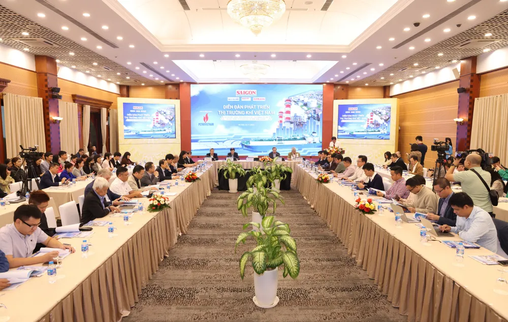 Quang cảnh diễn đàn. Ảnh: QUANG PHÚC Quang cảnh diễn đàn. Ảnh: QUANG PHÚC