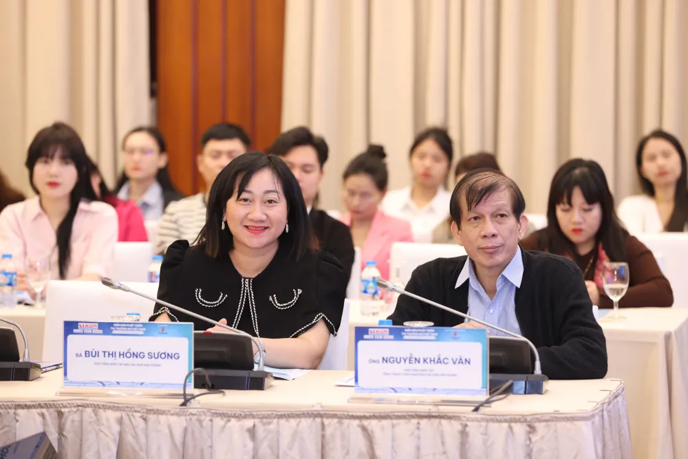 Phó Tổng Biên tập Báo SGGP Nguyễn Khắc Văn và Phó Tổng Biên tập Báo SGGP Bùi Thị Hồng Sương tham dự diễn đàn. Ảnh: QUANG PHÚC Phó Tổng Biên tập Báo SGGP Nguyễn Khắc Văn và Phó Tổng Biên tập Báo SGGP Bùi Thị Hồng Sương tham dự diễn đàn. Ảnh: QUANG PHÚC